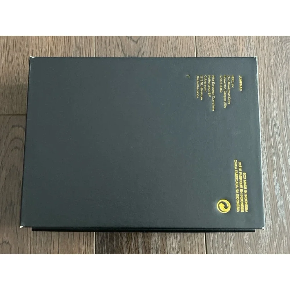 Nike Air Jordan empty‎ shoe box